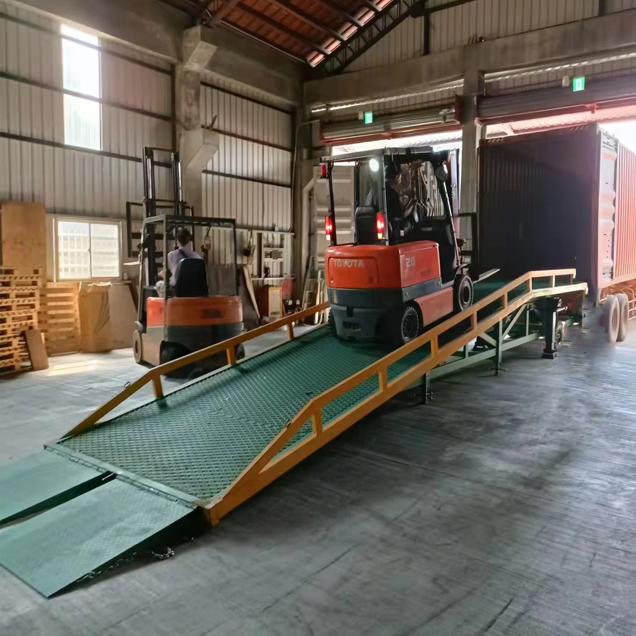 移動登車橋 移動登車橋